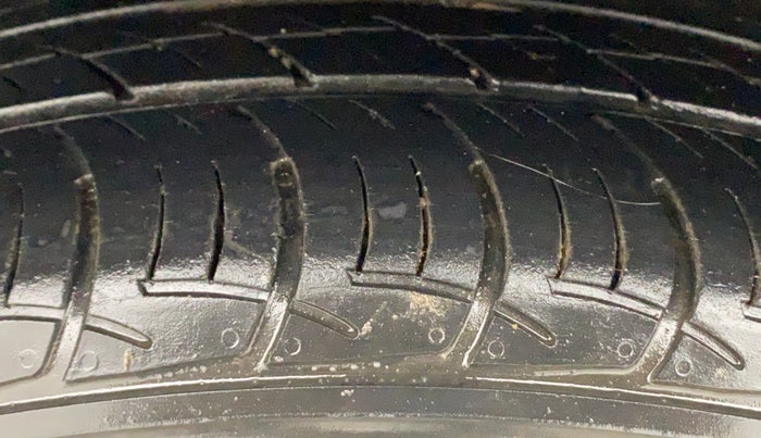 2017 Volkswagen Ameo HIGHLINE PLUS 1.0L 16 ALLOY, Petrol, Manual, 69,025 km, Right Rear Tyre Tread