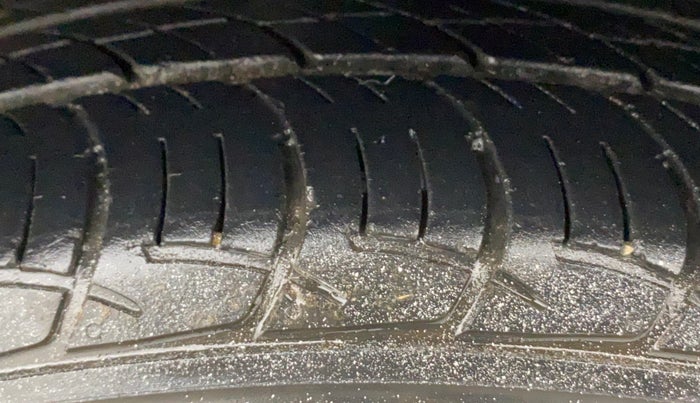 2017 Volkswagen Ameo HIGHLINE PLUS 1.0L 16 ALLOY, Petrol, Manual, 69,025 km, Right Front Tyre Tread