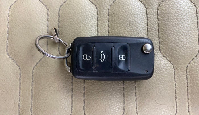 2017 Volkswagen Ameo HIGHLINE PLUS 1.0L 16 ALLOY, Petrol, Manual, 69,025 km, Key Close Up