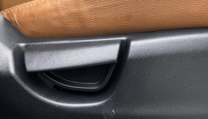 2019 Hyundai NEW SANTRO 1.1 SPORTZ MT CNG, CNG, Manual, 41,799 km, Driver Side Adjustment Panel