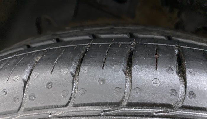 2019 Hyundai NEW SANTRO 1.1 SPORTZ MT CNG, CNG, Manual, 41,799 km, Left Front Tyre Tread