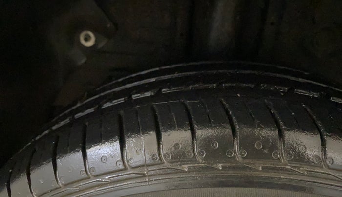 2014 Hyundai Elite i20 MAGNA 1.2, Petrol, Manual, 28,532 km, Right Rear Tyre Tread