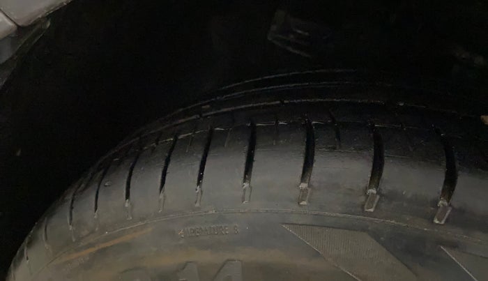 2014 Hyundai Elite i20 MAGNA 1.2, Petrol, Manual, 28,532 km, Left Front Tyre Tread