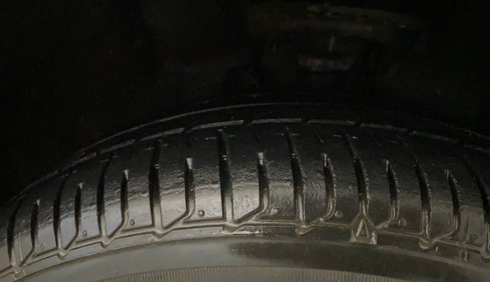 2014 Hyundai Elite i20 MAGNA 1.2, Petrol, Manual, 28,532 km, Right Front Tyre Tread