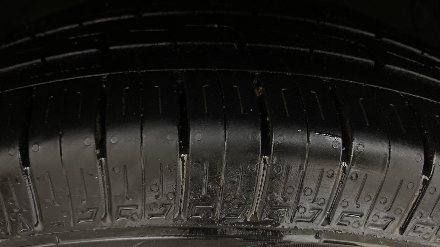 2013 Hyundai i20 MAGNA 1.2, Petrol, Manual, 71,943 km, Right Front Tyre Tread