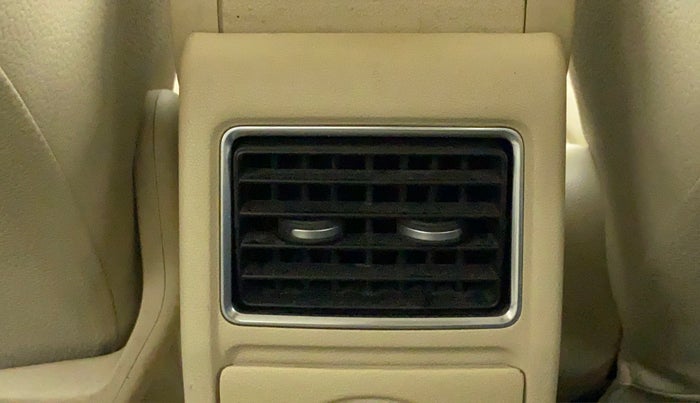 2014 Volkswagen Vento HIGHLINE PETROL AT, Petrol, Automatic, 38,782 km, Rear AC Vents