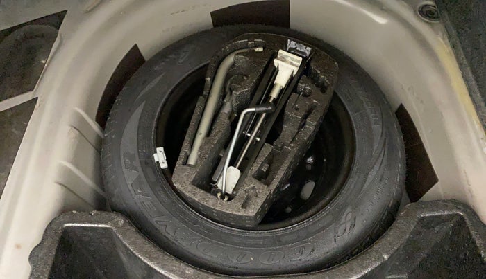 2014 Volkswagen Vento HIGHLINE PETROL AT, Petrol, Automatic, 38,782 km, Spare Tyre