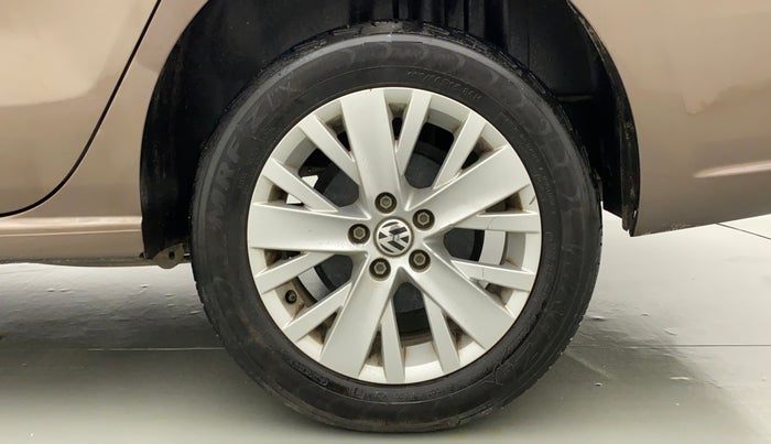 2014 Volkswagen Vento HIGHLINE PETROL AT, Petrol, Automatic, 38,782 km, Left Rear Wheel