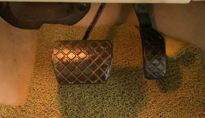 2014 Volkswagen Vento HIGHLINE PETROL AT, Petrol, Automatic, 38,782 km, Pedals