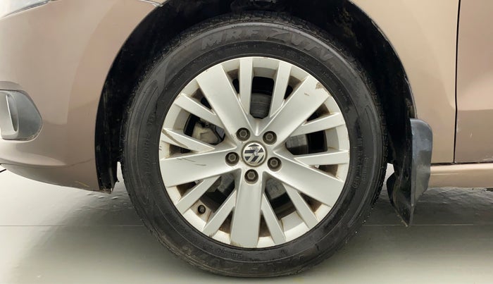 2014 Volkswagen Vento HIGHLINE PETROL AT, Petrol, Automatic, 38,782 km, Left Front Wheel