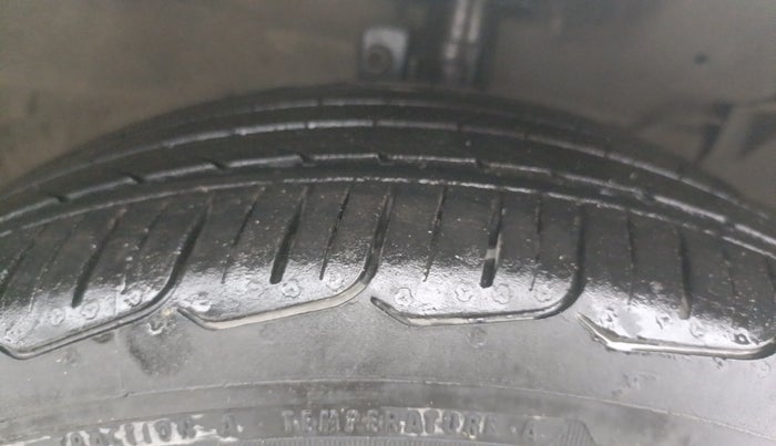 2018 Maruti Ciaz ALPHA  AT 1.4  PETROL, Petrol, Automatic, 1,15,682 km, Right Front Tyre Tread