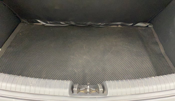 2016 Hyundai Grand i10 MAGNA 1.2 KAPPA VTVT, Petrol, Manual, 67,303 km, Boot Inside