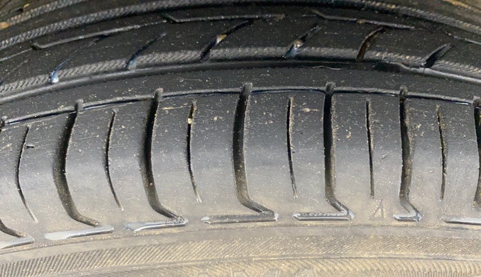 2016 Hyundai Grand i10 MAGNA 1.2 KAPPA VTVT, Petrol, Manual, 67,303 km, Left Front Tyre Tread