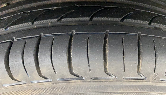 2016 Hyundai Grand i10 MAGNA 1.2 KAPPA VTVT, Petrol, Manual, 67,303 km, Right Front Tyre Tread