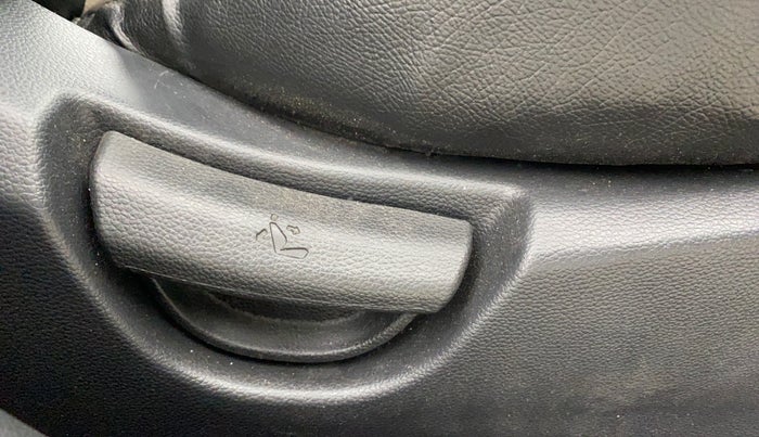 2016 Hyundai Grand i10 MAGNA 1.2 KAPPA VTVT, Petrol, Manual, 67,303 km, Driver Side Adjustment Panel