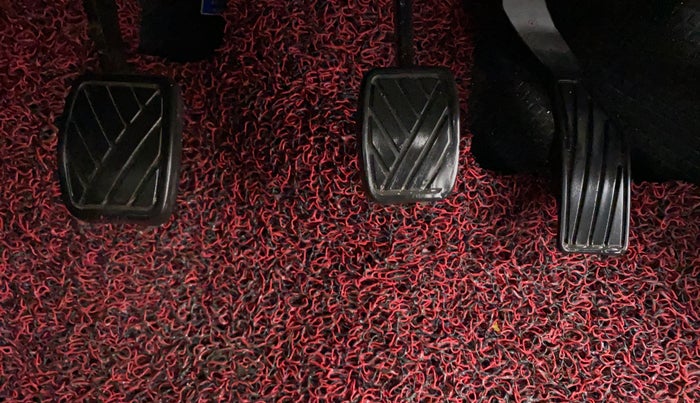 2015 Maruti Swift ZXI, Petrol, Manual, 76,416 km, Pedals