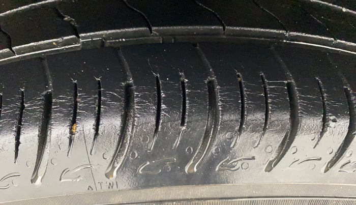 2015 Maruti Swift ZXI, Petrol, Manual, 76,416 km, Right Front Tyre Tread