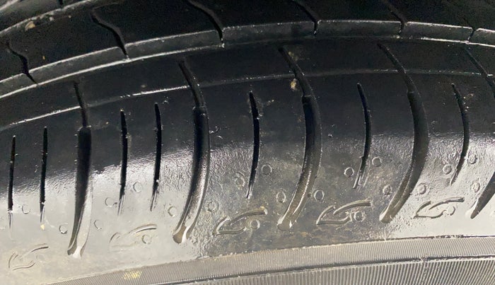 2015 Maruti Swift ZXI, Petrol, Manual, 76,416 km, Left Rear Tyre Tread