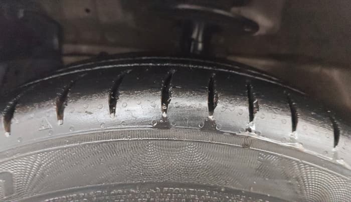 2016 Maruti Ciaz ZXI+ AT, Petrol, Automatic, 73,321 km, Left Front Tyre Tread