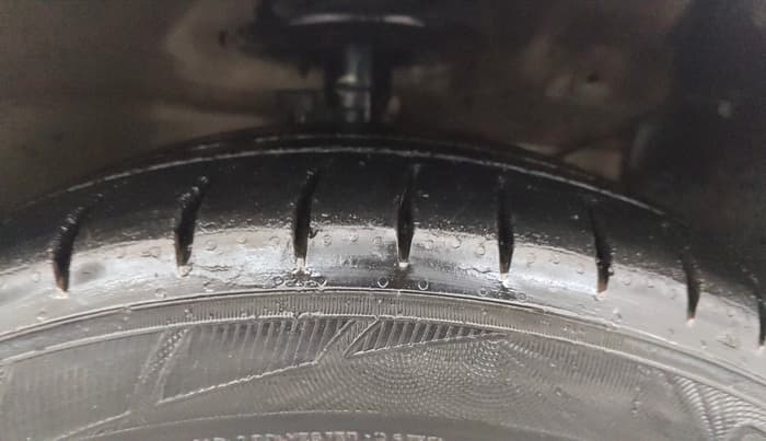 2016 Maruti Ciaz ZXI+ AT, Petrol, Automatic, 73,321 km, Right Front Tyre Tread