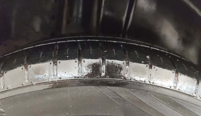 2016 Maruti Ciaz ZXI+ AT, Petrol, Automatic, 73,321 km, Right Rear Tyre Tread