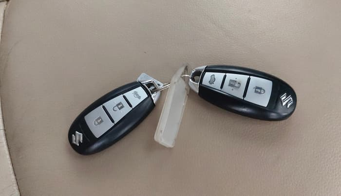 2016 Maruti Ciaz ZXI+ AT, Petrol, Automatic, 73,321 km, Key Close Up