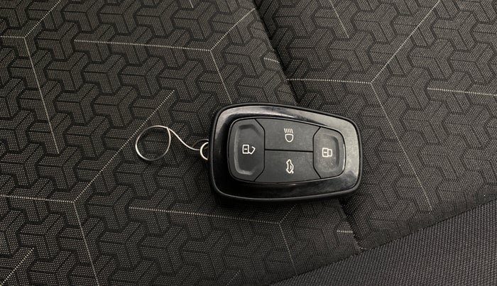 2025 Tata PUNCH Accomplished Plus (S) AMT, Petrol, Automatic, 9,348 km, Key Close Up