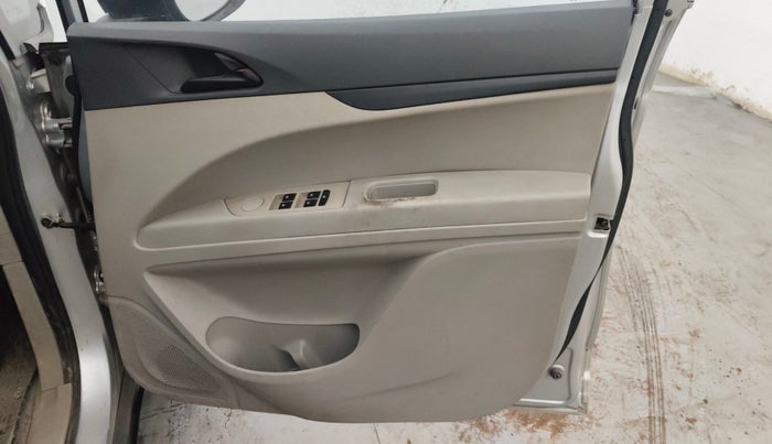 2018 Mahindra MARAZZO M2 7STR, Diesel, Manual, 85,222 km, Driver Side Door Panels Control