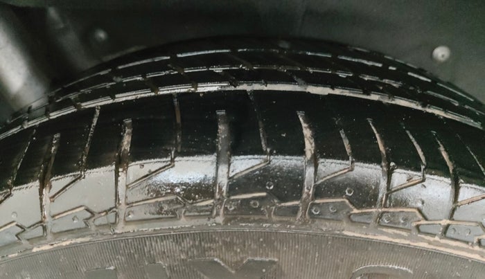 2018 Mahindra MARAZZO M2 7STR, Diesel, Manual, 85,222 km, Right Rear Tyre Tread