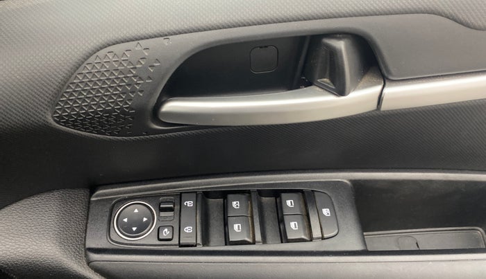 2024 KIA SONET HTK PLUS 1.0 TURBO PETROL IMT, Petrol, Manual, 1,808 km, Driver Side Door Panels Control