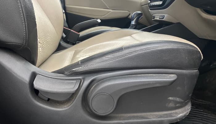 2017 Hyundai Verna 1.6 VTVT SX (O) AT, Petrol, Automatic, 93,308 km, Driver Side Adjustment Panel