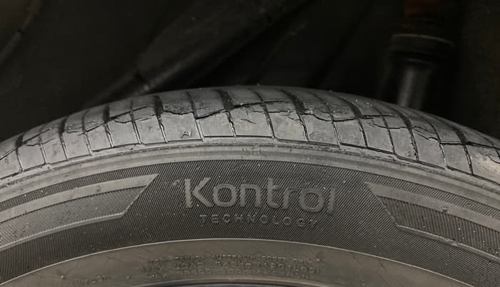 2017 Hyundai Verna 1.6 VTVT SX (O) AT, Petrol, Automatic, 93,308 km, Left Rear Tyre Tread