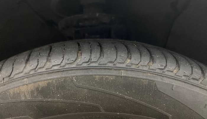 2017 Hyundai Verna 1.6 VTVT SX (O) AT, Petrol, Automatic, 93,308 km, Right Front Tyre Tread