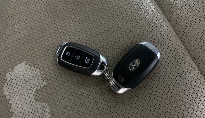 2017 Hyundai Verna 1.6 VTVT SX (O) AT, Petrol, Automatic, 93,308 km, Key Close Up