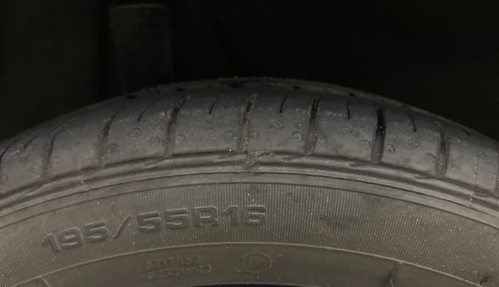 2017 Hyundai Verna 1.6 VTVT SX (O) AT, Petrol, Automatic, 93,308 km, Right Rear Tyre Tread