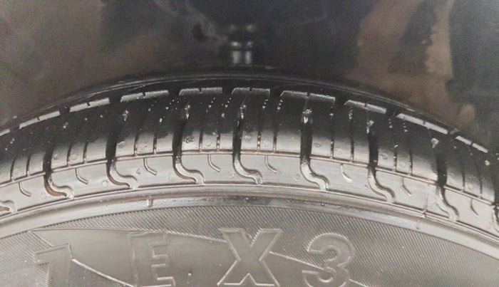 2018 Maruti Celerio VXI AMT, Petrol, Automatic, 31,392 km, Right Front Tyre Tread