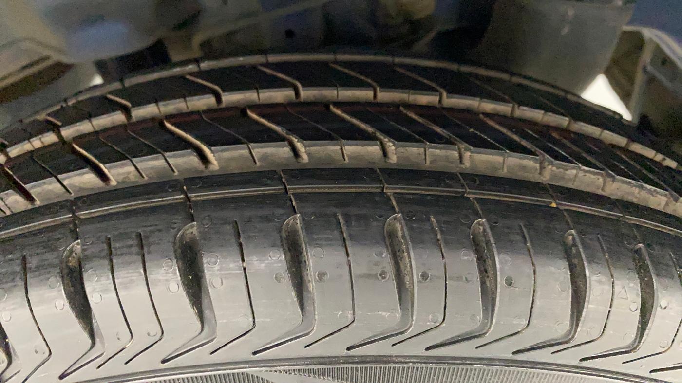 2017 Hyundai Eon ERA +, Petrol, Manual, 90,880 km, Left Rear Tyre Tread