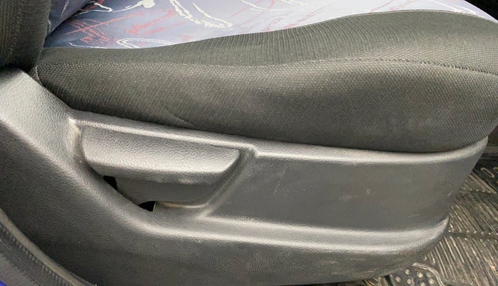 2017 Hyundai Eon ERA +, Petrol, Manual, 90,880 km, Driver Side Adjustment Panel