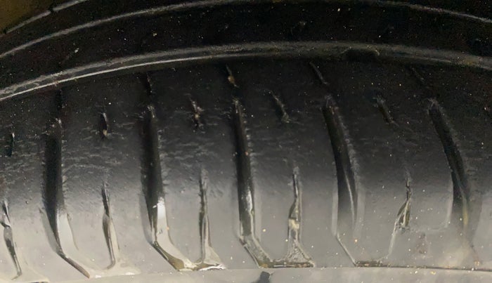 2018 Maruti Dzire ZXI, Petrol, Manual, 30,680 km, Right Front Tyre Tread