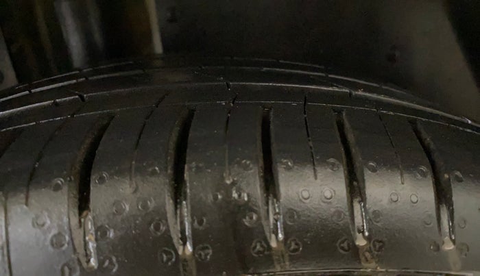 2022 MG HECTOR SHARP HYBRID 1.5 PETROL, Petrol, Manual, 81,106 km, Right Rear Tyre Tread