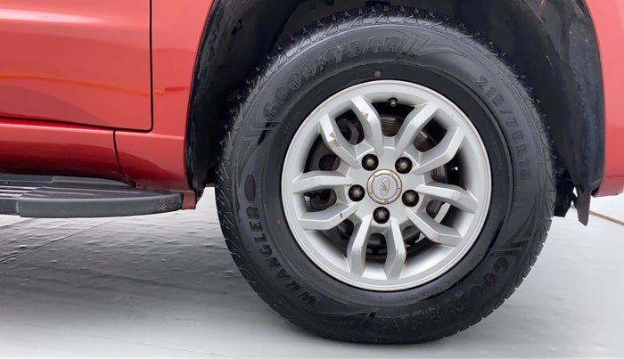 2015 Mahindra TUV300 T8, Diesel, Manual, 1,13,474 km, Right Front Wheel