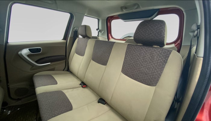 2015 Mahindra TUV300 T8, Diesel, Manual, 1,13,474 km, Right Side Rear Door Cabin