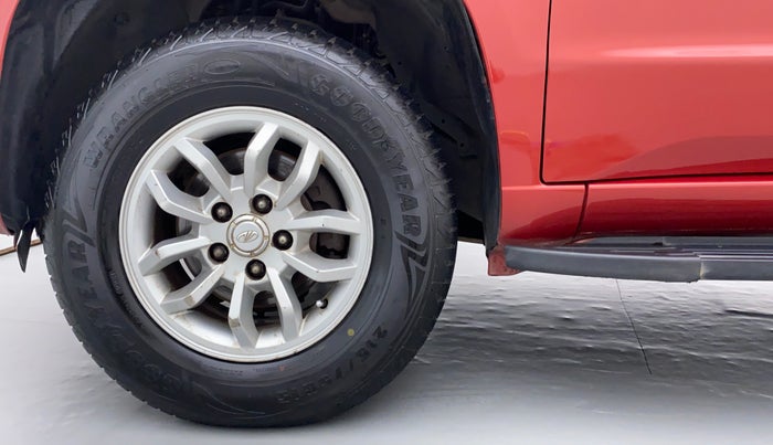 2015 Mahindra TUV300 T8, Diesel, Manual, 1,13,474 km, Left Front Wheel