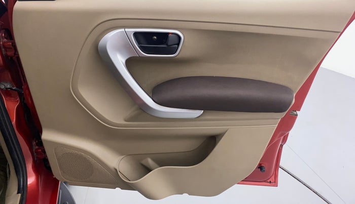 2015 Mahindra TUV300 T8, Diesel, Manual, 1,13,474 km, Driver Side Door Panels Control