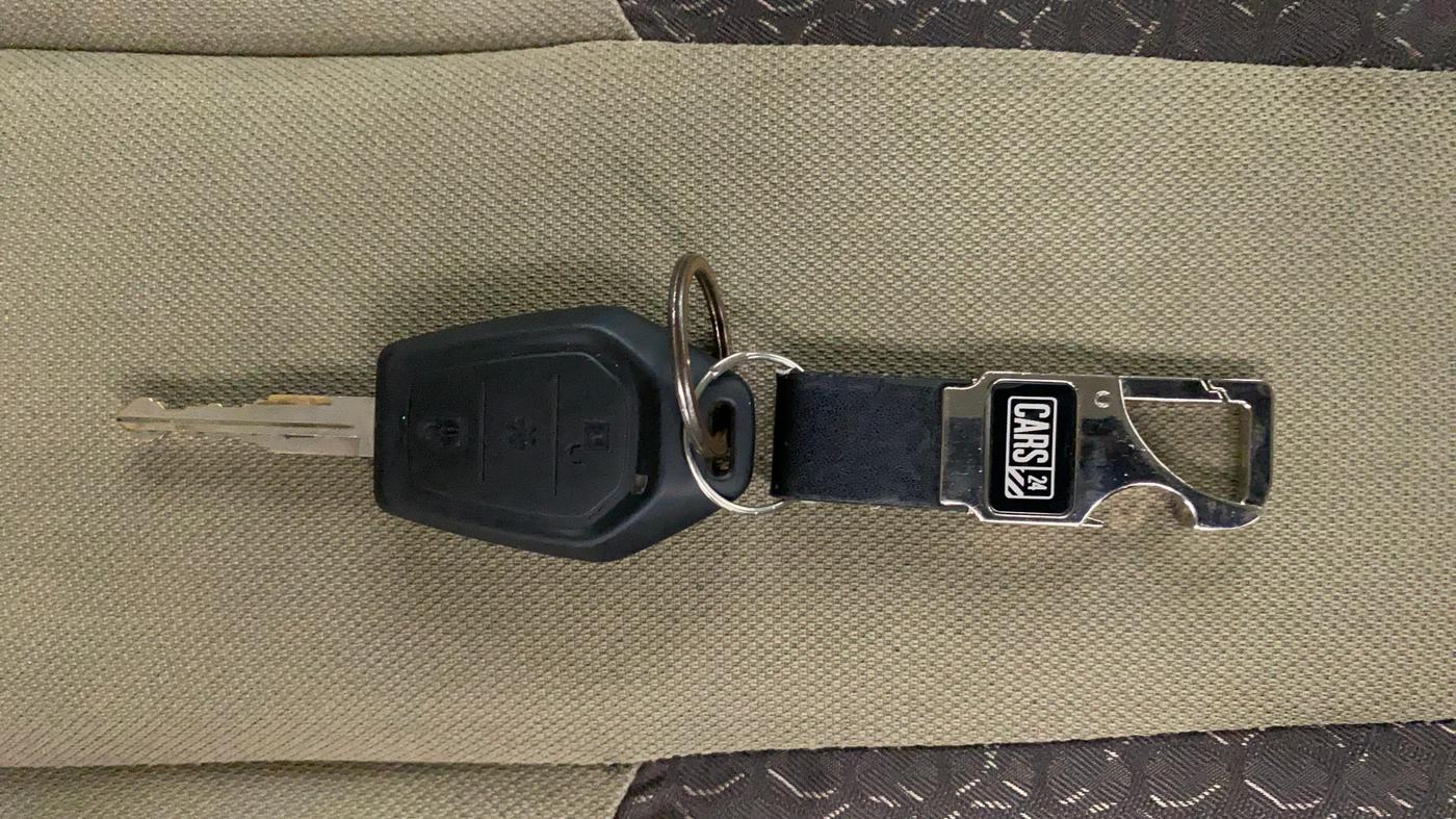 2015 Mahindra TUV300 T8, Diesel, Manual, 1,13,474 km, Key Close Up
