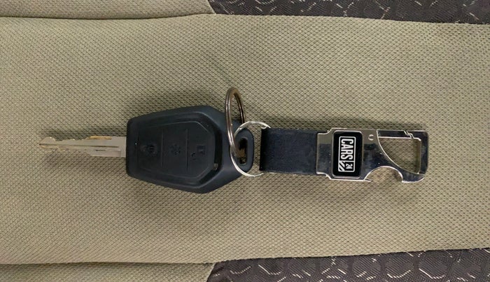 2015 Mahindra TUV300 T8, Diesel, Manual, 1,13,474 km, Key Close Up