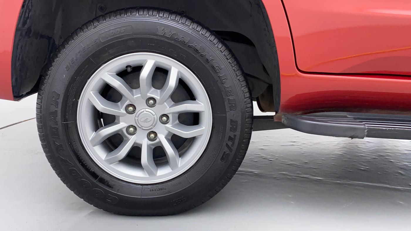 2015 Mahindra TUV300 T8, Diesel, Manual, 1,13,474 km, Right Rear Wheel