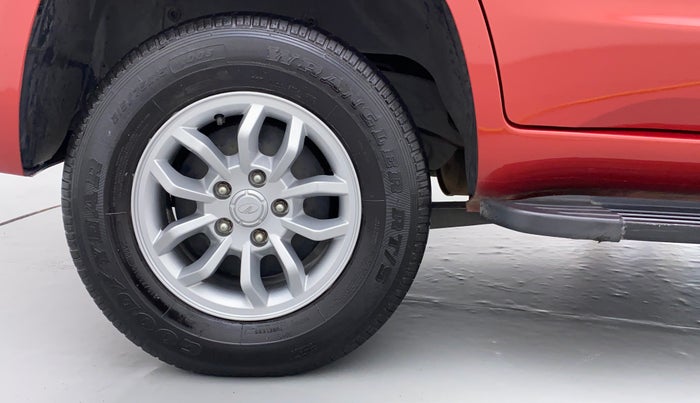 2015 Mahindra TUV300 T8, Diesel, Manual, 1,13,474 km, Right Rear Wheel