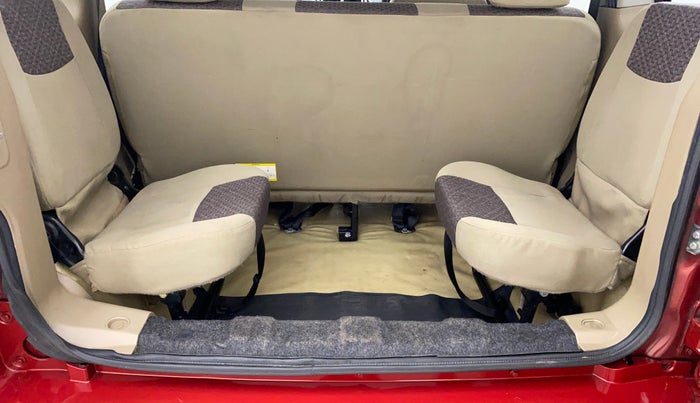 2015 Mahindra TUV300 T8, Diesel, Manual, 1,13,474 km, Third Seat Row ( optional )