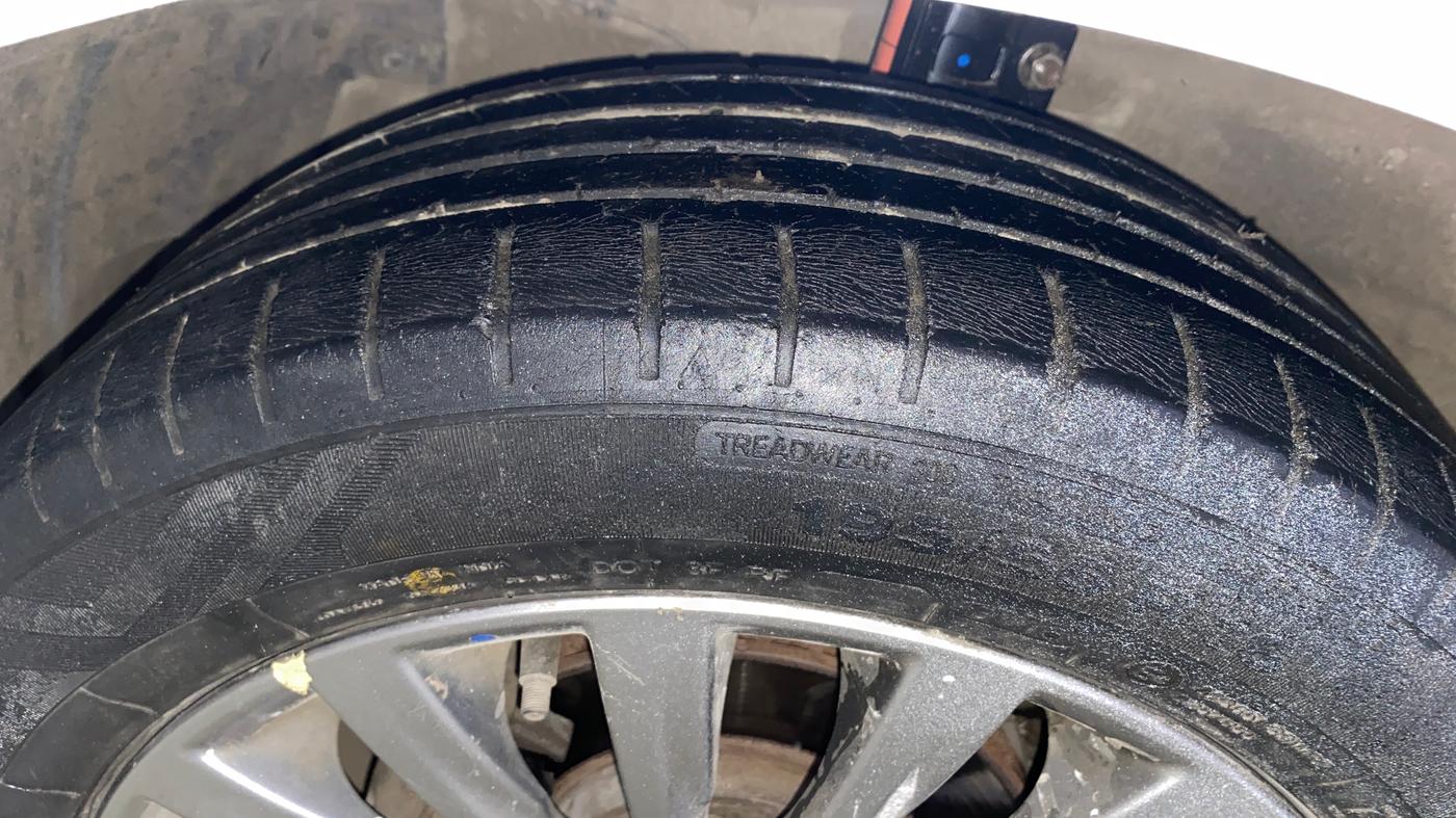 2016 Maruti Ciaz ZDI+ SHVS, Diesel, Manual, 67,453 km, Left Front Tyre Tread